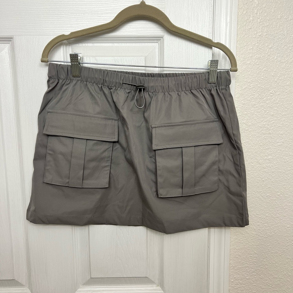 Grey cargo skirt